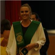 Doy clases de historia desde primaria hasta segundo de bachillerato. Soy graduada en Historia y tengo el máster de profesorado en educación secundaria